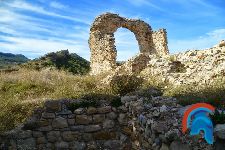 Restos del Castillos e iglesia de Aren