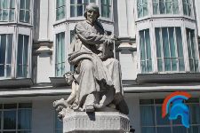 Estatua de Calderón de la Barca