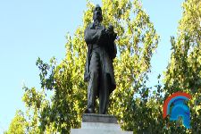 Estatua de Claudio Moyano