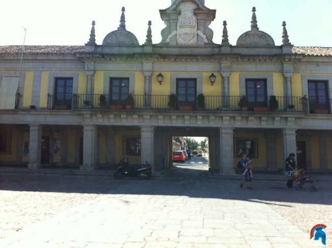 Fuente central y soportales de la Plaza Mayor de Brunete