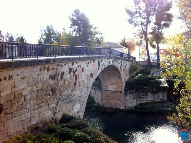 Puente sobre el río Tajo en Trillo