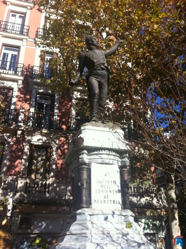 Estatua de Jacinto Ruiz y Mendoza