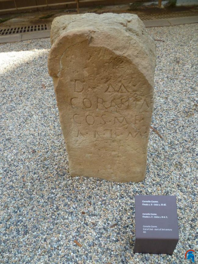Vía sepulcral de la plaza de la Vila de Madrid en Barcelona